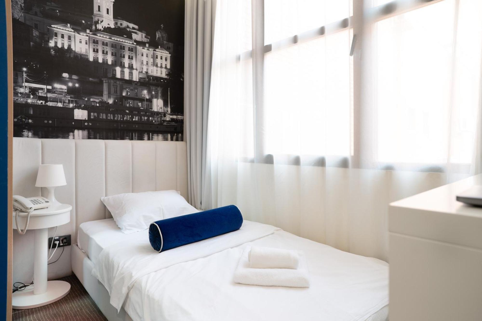 Hotel Passport Belgrad Exteriör bild
